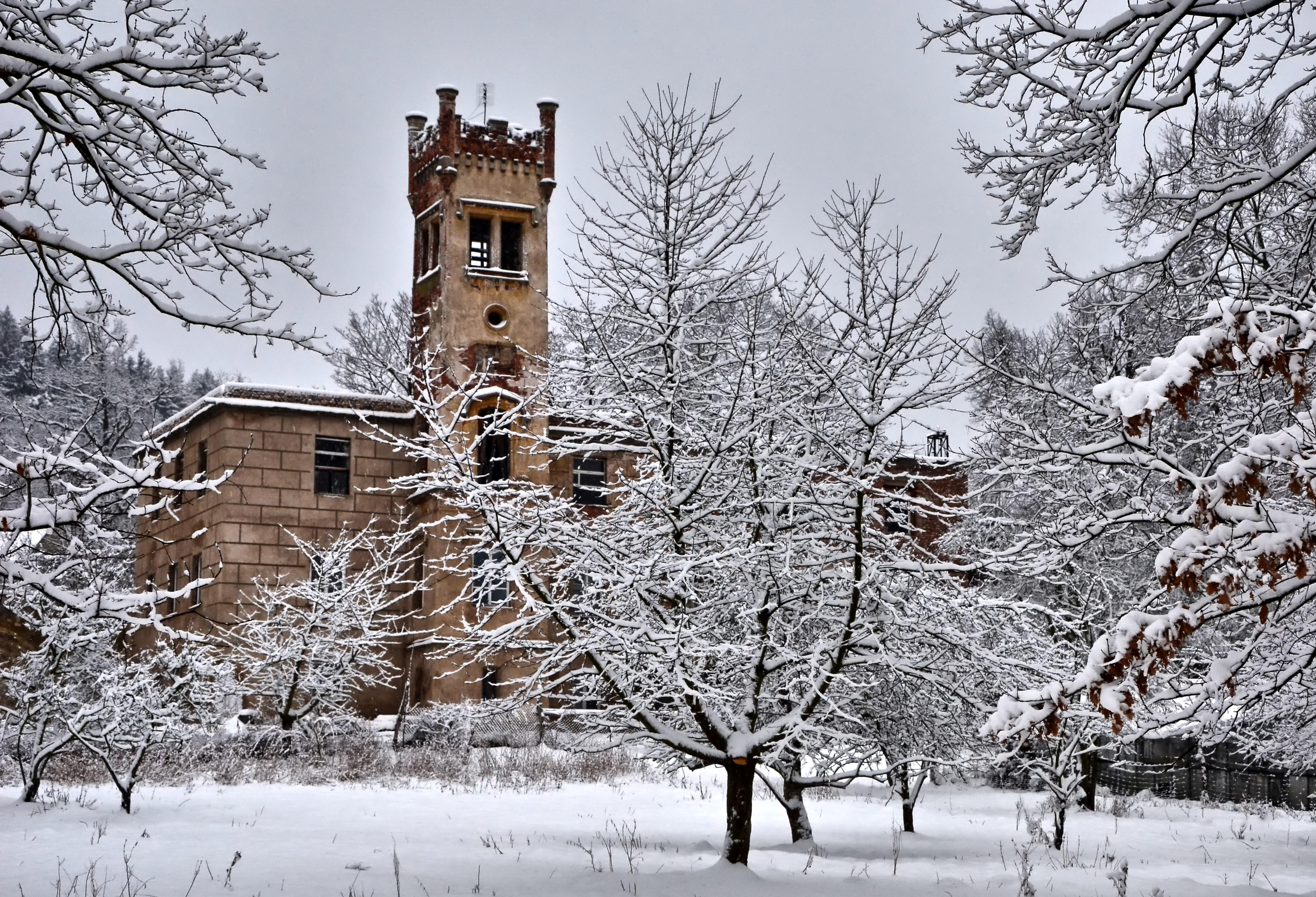 Koziniec Castle ruins